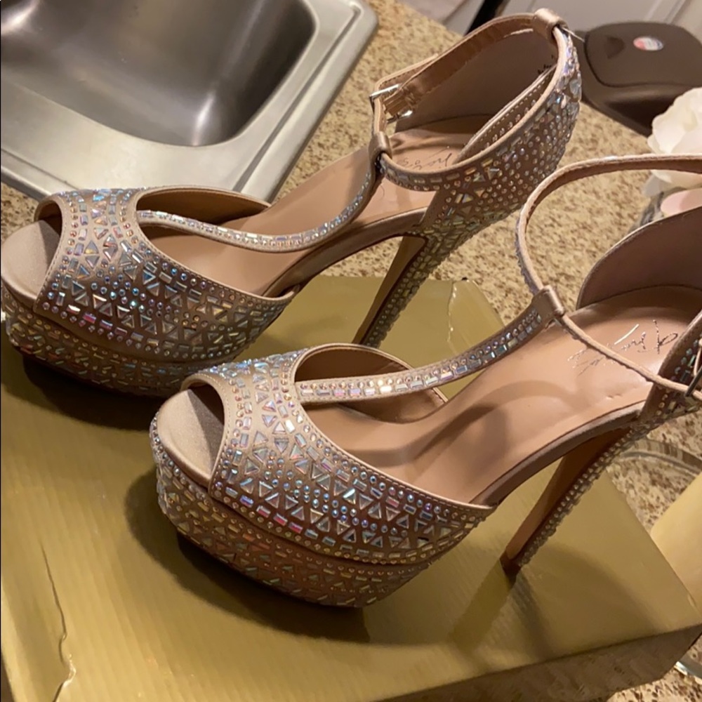 Too big for me but are new with box .!